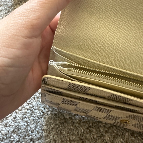 Louis Vuitton Sarah Wallet - Picture 16 of 16